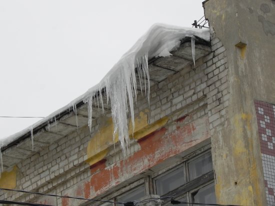 Управляющие компании в Твери не чистят крыши: СК возбудил уголовные дела